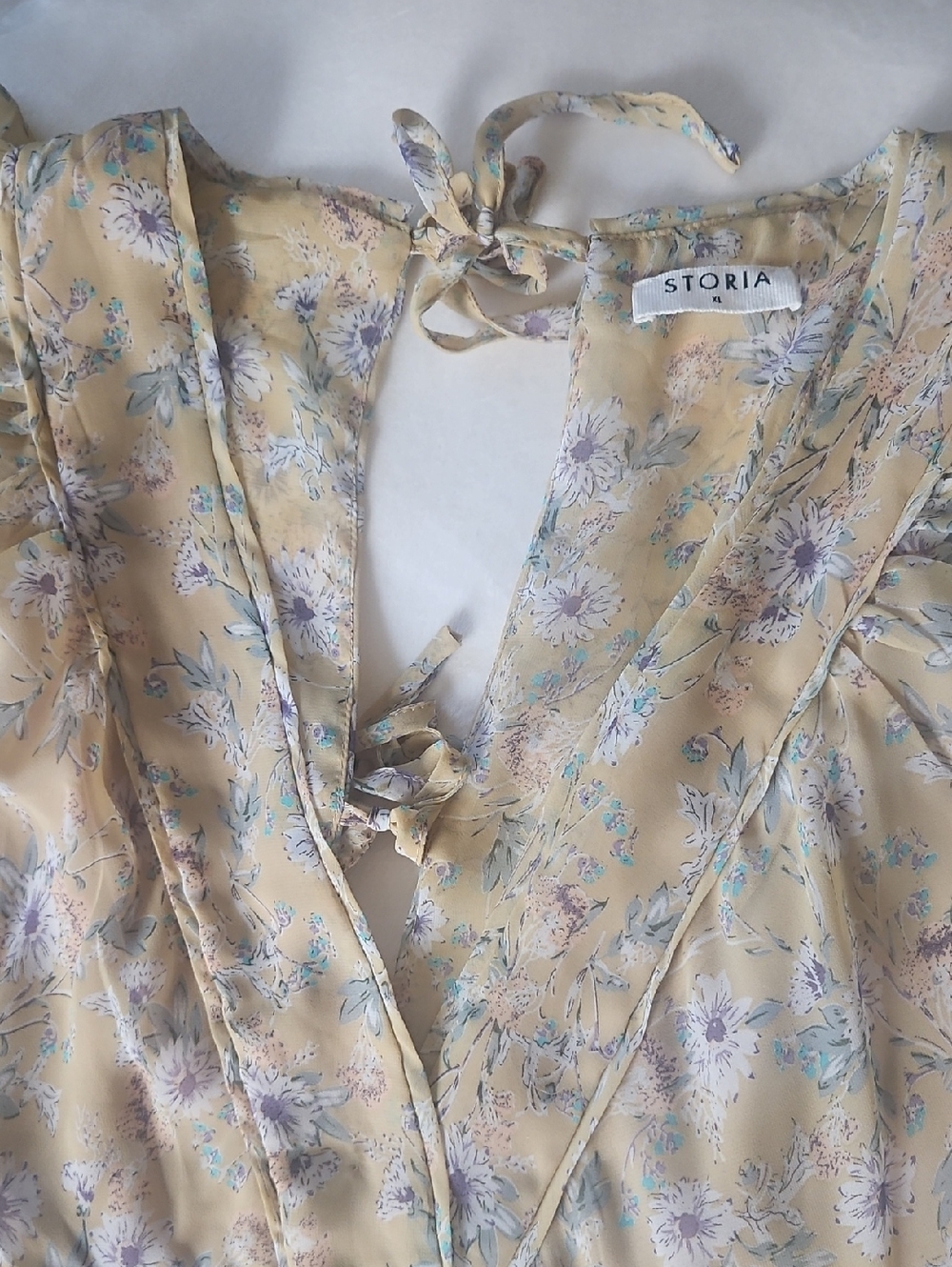 Storia Beige Floral Maxi Dress with V-Neck - Picture 5 of 6